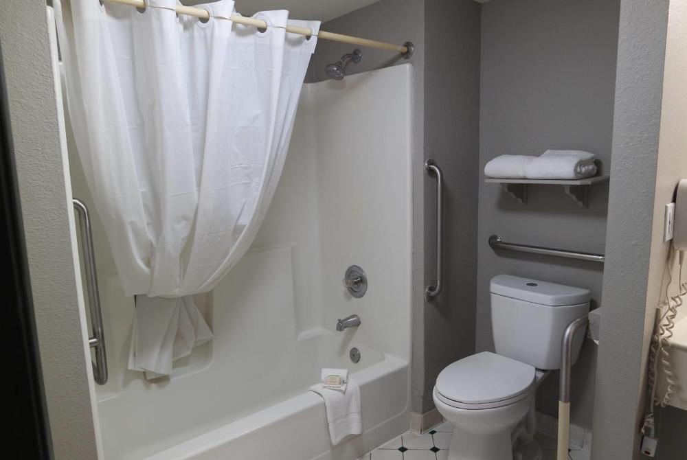 King Room with Bathtub w/Grab Bars - Mobility Accessible/Non-Smoking interior
