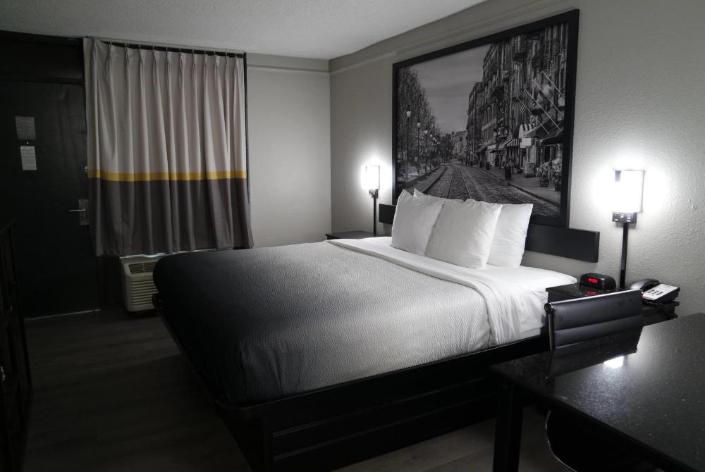 Super 8 by Wyndham Savannah